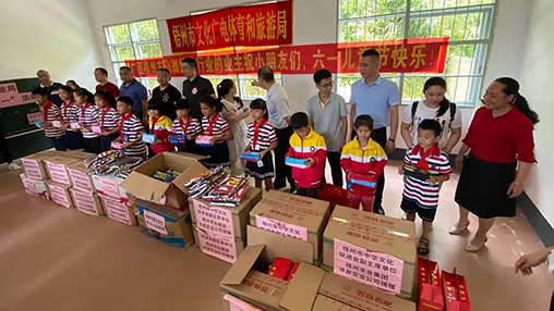愛心回饋 筑夢(mèng)教育 | 百裕集團(tuán)以行動(dòng)助力公益，點(diǎn)亮童真夢(mèng)想！